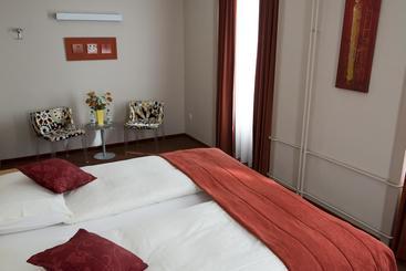 ホテル Hôtel Le Funi De Cossonay