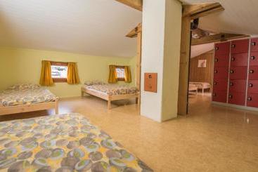 Общежитие Schutzenbach Backpackers For Adults 18 35