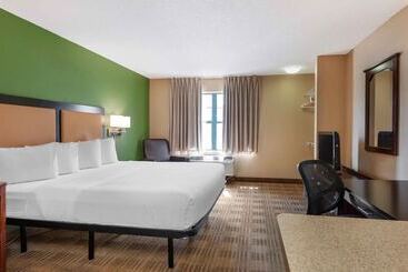 Отель Relax Suites Extended Stay   La Mirada