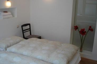 تختخواب و صبحانه Bed In Amsterdam