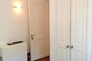 تختخواب و صبحانه Bed In Amsterdam
