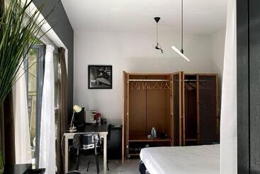 تختخواب و صبحانه Zocher6 Bnb A Monumental Town House In The City Center