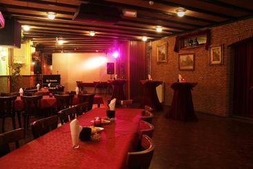 هتل Cafe 't Zonneke