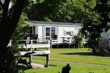 استراحتگاه Vakantiepark Dennenoord