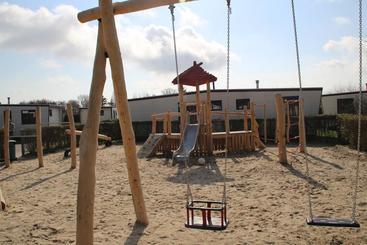 استراحتگاه Vakantiepark Dennenoord