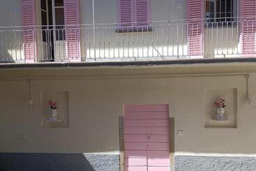 تختخواب و صبحانه Incanto Rosa Malpensa