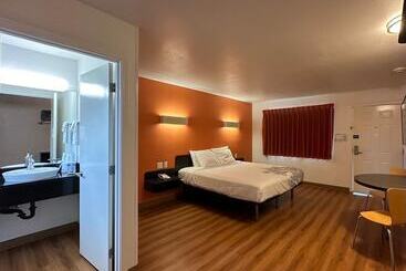 汽车旅馆  Beachside Inn
