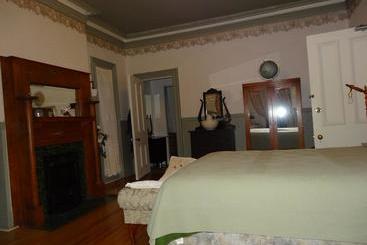 A Tanners Home Inn Bed And Breakfast
