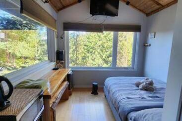 مبيت وإفطار Madeira Park Oceanview Suites