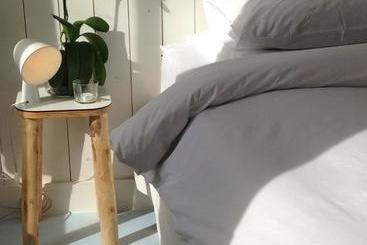 تختخواب و صبحانه Miauw Suites, Canal View City Centre