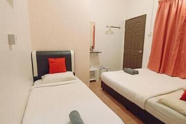 هتل The Tudor Home Inn 2