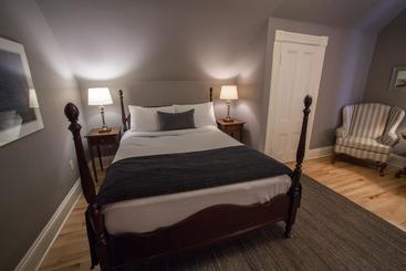 تختخواب و صبحانه The Hillhurst Inn