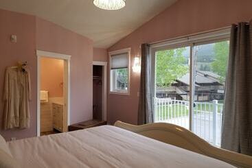 צימר Lady Macdonald Country Inn