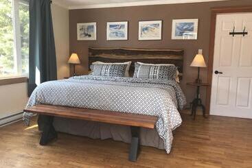汽车旅馆  Canadian Rockies Inn   Adults Only