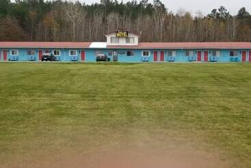 Richard Lake Motel