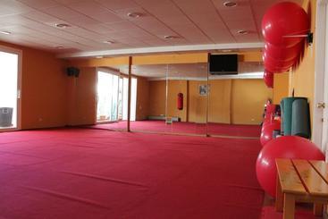 Hostel & Gym Relise   Albergue Juvenil