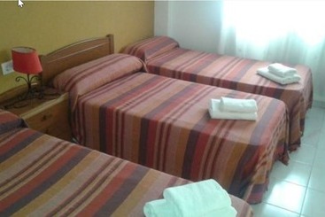 호텔 Hostal Neus