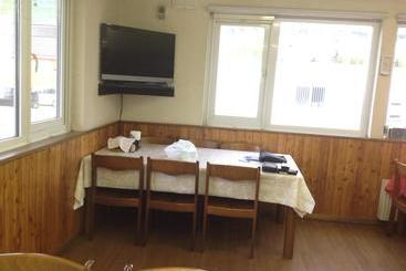 هتل Rusutsu Lodges Pension Lilla Huset