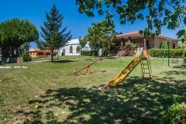 هتل Rural La Yagona