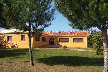 هتل Rural La Yagona