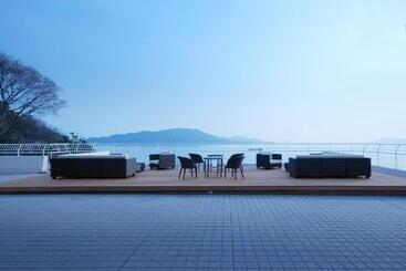 هتل Toba International