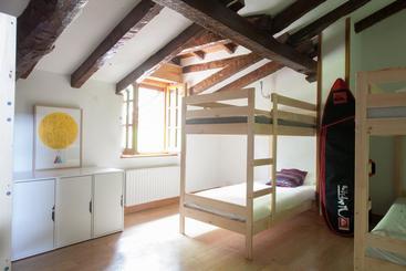 Moana Surf Hostel