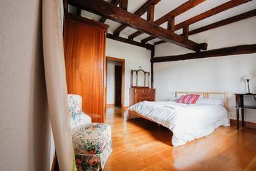 Moana Surf Hostel