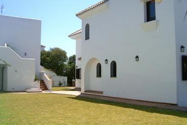 تختخواب و صبحانه Villa Biarritz