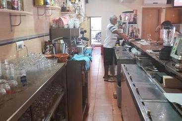 هاستل Hostal Pizzeria Oasis