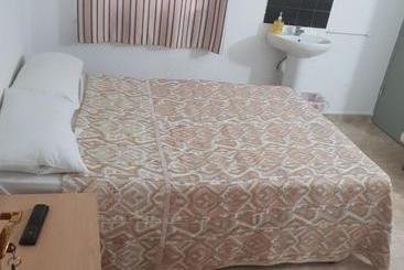 هاستل Hostal Pizzeria Oasis