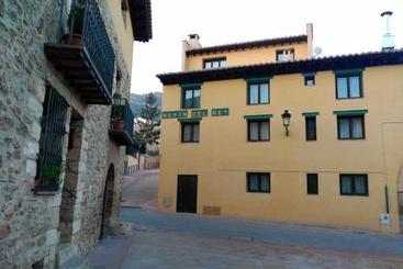 هتل Hostal Mesón Del Rey