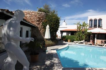 هتل La Finca Ibiza