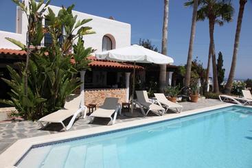 هتل La Finca Ibiza