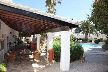 هتل La Finca Ibiza