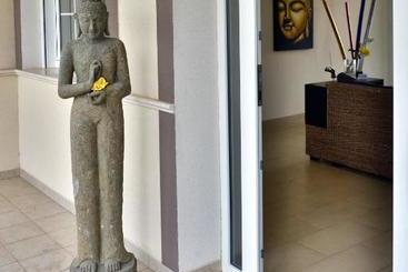 استراحتگاه Villa Dhanvantari