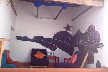 تختخواب و صبحانه El Sueño Hostel