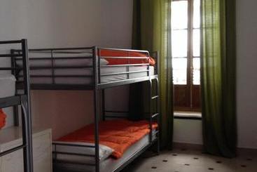 تختخواب و صبحانه El Sueño Hostel