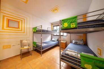 La Tortuga Hostel