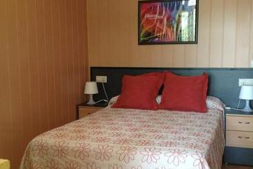 مُتل Hostal   Bungalows Camping Cáceres