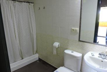 مُتل Hostal   Bungalows Camping Cáceres
