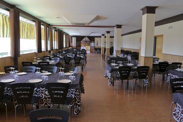 مُتل Hostal   Bungalows Camping Cáceres