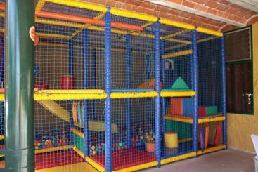 مُتل Hostal   Bungalows Camping Cáceres