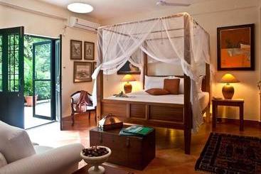 هتل 1265 Crescent Villa