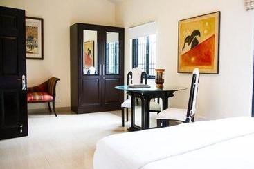 هتل 1265 Crescent Villa