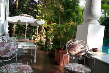 هتل 1265 Crescent Villa