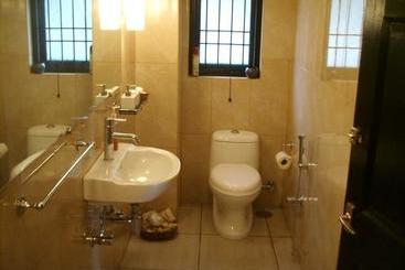 هتل 1265 Crescent Villa