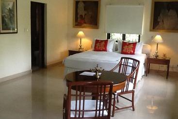هتل 1265 Crescent Villa
