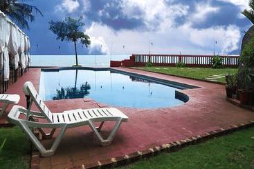 هتل Mascot Beach Resort