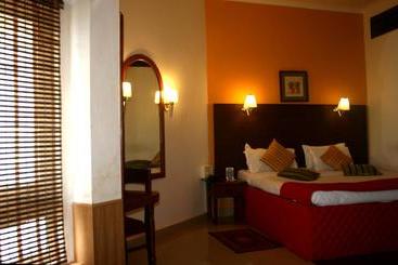 هتل Mascot Beach Resort