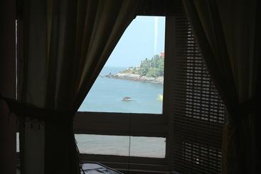 هتل Mascot Beach Resort